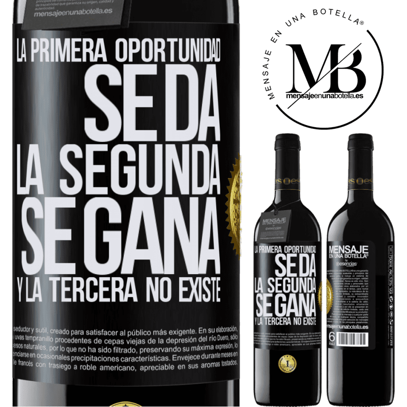 39,95 € Envío gratis | Vino Tinto Edición RED MBE Reserva La primera oportunidad se da, la segunda se gana, y la tercera no existe Etiqueta Negra. Etiqueta personalizable Reserva 12 Meses Cosecha 2014 Tempranillo