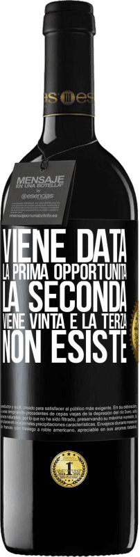 39,95 € | Vino rosso Edizione RED MBE Riserva Viene data la prima opportunità, la seconda viene vinta e la terza non esiste Etichetta Nera. Etichetta personalizzabile Riserva 12 Mesi Raccogliere 2015 Tempranillo