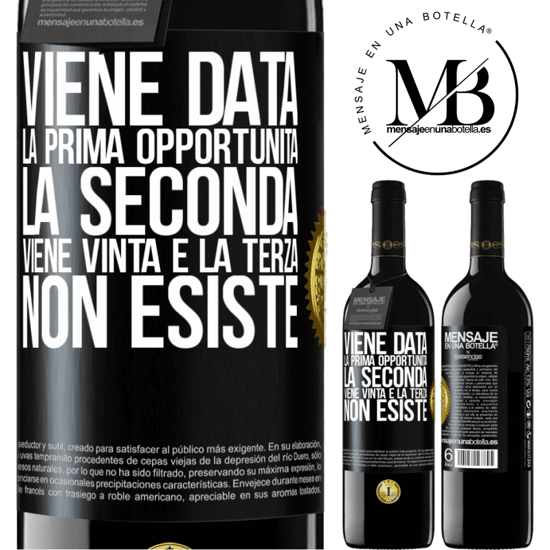 39,95 € Spedizione Gratuita | Vino rosso Edizione RED MBE Riserva Viene data la prima opportunità, la seconda viene vinta e la terza non esiste Etichetta Nera. Etichetta personalizzabile Riserva 12 Mesi Raccogliere 2014 Tempranillo