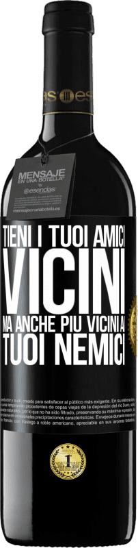 39,95 € | Vino rosso Edizione RED MBE Riserva Tieni i tuoi amici vicini, ma anche più vicini ai tuoi nemici Etichetta Nera. Etichetta personalizzabile Riserva 12 Mesi Raccogliere 2015 Tempranillo