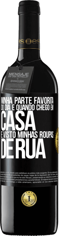 39,95 € | Vinho tinto Edição RED MBE Reserva Minha parte favorita do dia é quando chego em casa e visto minhas roupas de rua Etiqueta Preta. Etiqueta personalizável Reserva 12 Meses Colheita 2015 Tempranillo