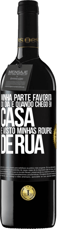 39,95 € | Vinho tinto Edição RED MBE Reserva Minha parte favorita do dia é quando chego em casa e visto minhas roupas de rua Etiqueta Preta. Etiqueta personalizável Reserva 12 Meses Colheita 2016 Tempranillo