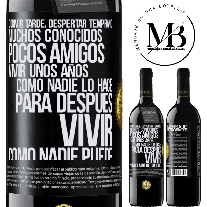 39,95 € Envío gratis | Vino Tinto Edición RED MBE Reserva Dormir tarde, despertar temprano. Muchos conocidos, pocos amigos. Vivir unos años como nadie lo hace, para después vivir Etiqueta Negra. Etiqueta personalizable Reserva 12 Meses Cosecha 2015 Tempranillo