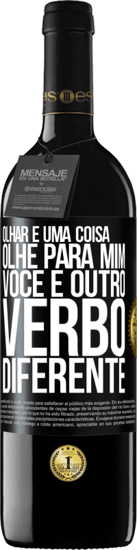 39,95 € | Vinho tinto Edição RED MBE Reserva Olhar é uma coisa. Olhe para mim, você é outro verbo diferente Etiqueta Preta. Etiqueta personalizável Reserva 12 Meses Colheita 2015 Tempranillo