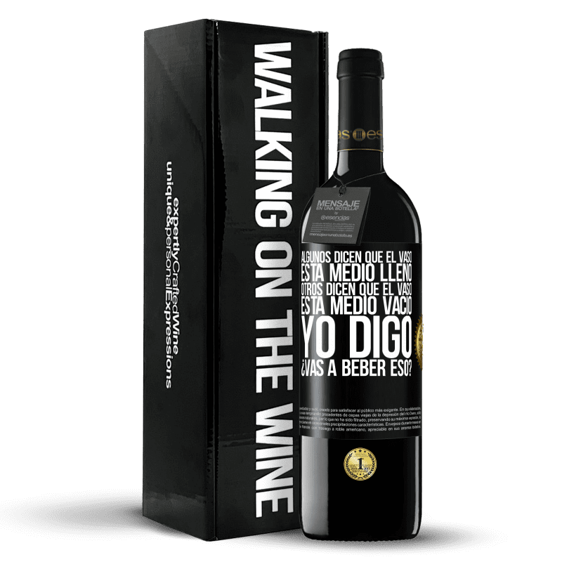 39,95 € Envío gratis | Vino Tinto Edición RED MBE Reserva Algunos dicen que el vaso está medio lleno, otros dicen que el vaso está medio vacío. Yo digo ¿vas a beber eso? Etiqueta Negra. Etiqueta personalizable Reserva 12 Meses Cosecha 2016 Tempranillo