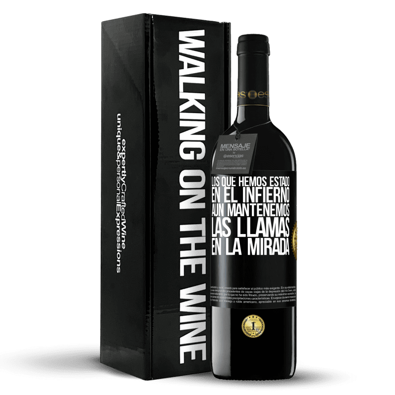 39,95 € Envío gratis | Vino Tinto Edición RED MBE Reserva Los que hemos estado en el infierno, aún mantenemos las llamas en la mirada Etiqueta Negra. Etiqueta personalizable Reserva 12 Meses Cosecha 2015 Tempranillo