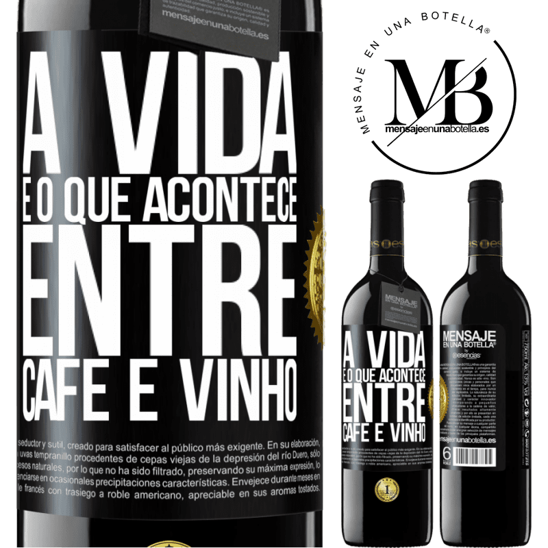 39,95 € Envio grátis | Vinho tinto Edição RED MBE Reserva A vida é o que acontece entre café e vinho Etiqueta Preta. Etiqueta personalizável Reserva 12 Meses Colheita 2015 Tempranillo