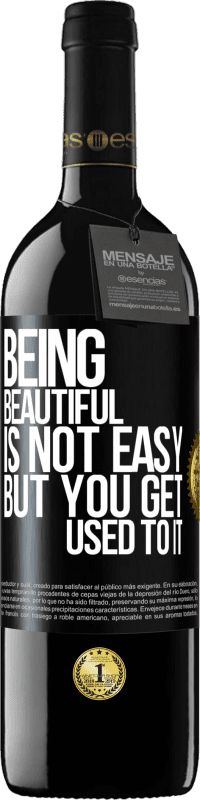 39,95 € Free Shipping | Red Wine RED Edition MBE Reserve Being beautiful is not easy, but you get used to it Black Label. Customizable label Reserve 12 Months Harvest 2016 Tempranillo