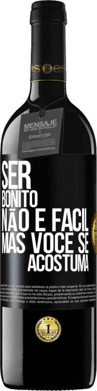 39,95 € | Vinho tinto Edição RED MBE Reserva Ser bonito não é fácil, mas você se acostuma Etiqueta Preta. Etiqueta personalizável Reserva 12 Meses Colheita 2015 Tempranillo