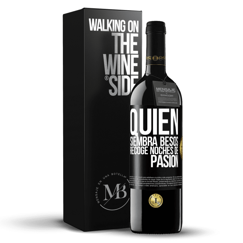 39,95 € Envío gratis | Vino Tinto Edición RED MBE Reserva Quien siembra besos, recoge noches de pasión Etiqueta Negra. Etiqueta personalizable Reserva 12 Meses Cosecha 2016 Tempranillo