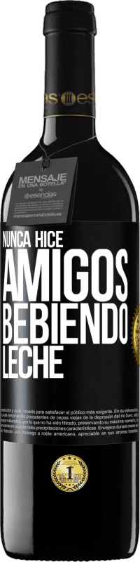 39,95 € Envío gratis | Vino Tinto Edición RED MBE Reserva Nunca hice amigos bebiendo leche Etiqueta Negra. Etiqueta personalizable Reserva 12 Meses Cosecha 2015 Tempranillo