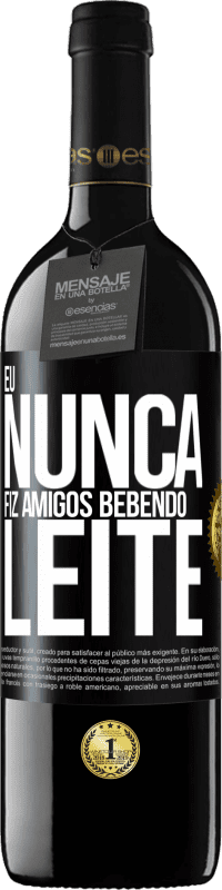 39,95 € Envio grátis | Vinho tinto Edição RED MBE Reserva Eu nunca fiz amigos bebendo leite Etiqueta Preta. Etiqueta personalizável Reserva 12 Meses Colheita 2016 Tempranillo