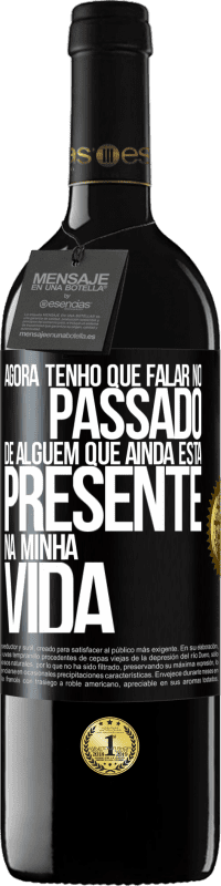 39,95 € | Vinho tinto Edição RED MBE Reserva Agora tenho que falar no passado de alguém que ainda está presente na minha vida Etiqueta Preta. Etiqueta personalizável Reserva 12 Meses Colheita 2015 Tempranillo