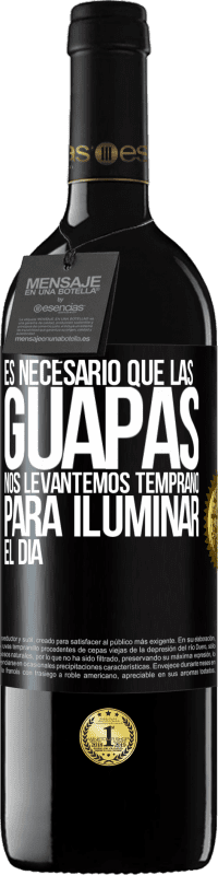 39,95 € Envío gratis | Vino Tinto Edición RED MBE Reserva Es necesario que las guapas nos levantemos temprano para iluminar el día Etiqueta Negra. Etiqueta personalizable Reserva 12 Meses Cosecha 2016 Tempranillo