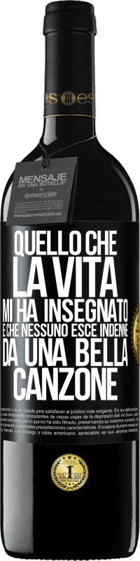 39,95 € | Vino rosso Edizione RED MBE Riserva Quello che la vita mi ha insegnato è che nessuno esce indenne da una bella canzone Etichetta Nera. Etichetta personalizzabile Riserva 12 Mesi Raccogliere 2015 Tempranillo