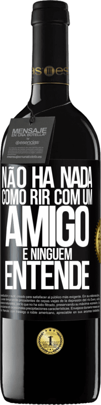 39,95 € Envio grátis | Vinho tinto Edição RED MBE Reserva Não há nada como rir com um amigo e ninguém entende Etiqueta Preta. Etiqueta personalizável Reserva 12 Meses Colheita 2015 Tempranillo