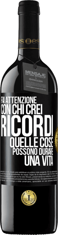 Spedizione Gratuita | Vino rosso Edizione RED MBE Riserva Fai attenzione con chi crei ricordi. Quelle cose possono durare una vita Etichetta Nera. Etichetta personalizzabile Riserva 12 Mesi Raccogliere 2014 Tempranillo