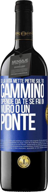 39,95 € | Vino rosso Edizione RED MBE Riserva Se la vita mette pietre sul tuo cammino, dipende da te se fai un muro o un ponte Etichetta Blu. Etichetta personalizzabile Riserva 12 Mesi Raccogliere 2014 Tempranillo