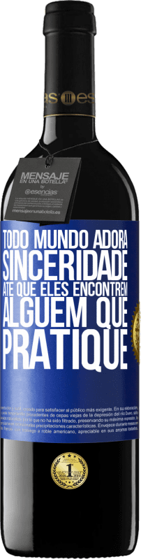39,95 € | Vinho tinto Edição RED MBE Reserva Todo mundo adora sinceridade. Até que eles encontrem alguém que pratique Etiqueta Azul. Etiqueta personalizável Reserva 12 Meses Colheita 2016 Tempranillo