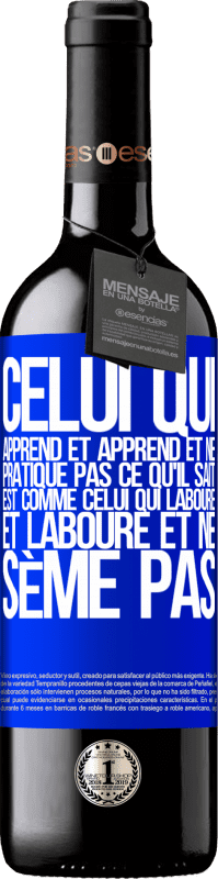 39,95 € | Vin rouge Édition RED MBE Réserve Celui qui apprend et apprend et ne pratique pas ce qu'il sait est comme celui qui laboure et laboure et ne sème pas Étiquette Bleue. Étiquette personnalisable Réserve 12 Mois Récolte 2015 Tempranillo