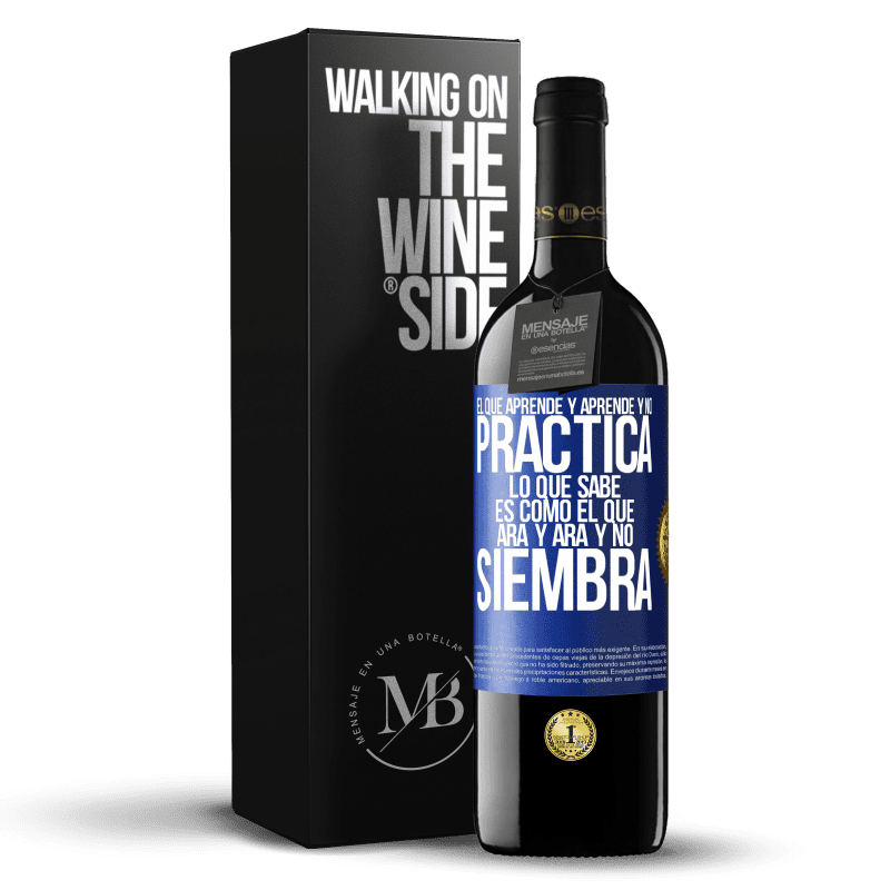 39,95 € Envío gratis | Vino Tinto Edición RED MBE Reserva El que aprende y aprende y no practica lo que sabe, es como el que ara y ara y no siembra Etiqueta Azul. Etiqueta personalizable Reserva 12 Meses Cosecha 2015 Tempranillo