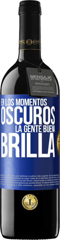 39,95 € Envío gratis | Vino Tinto Edición RED MBE Reserva En los momentos oscuros la gente buena brilla Etiqueta Azul. Etiqueta personalizable Reserva 12 Meses Cosecha 2015 Tempranillo