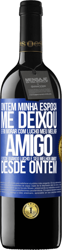 39,95 € Envio grátis | Vinho tinto Edição RED MBE Reserva Ontem minha esposa me deixou e foi morar com Lucho, meu melhor amigo. E desde quando Lucho é seu melhor amigo? Desde ontem Etiqueta Azul. Etiqueta personalizável Reserva 12 Meses Colheita 2016 Tempranillo