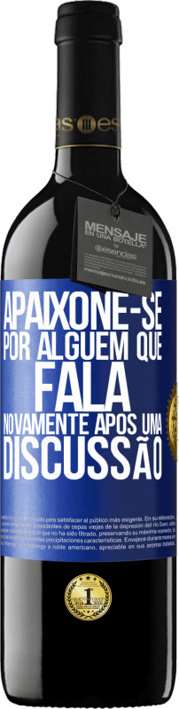 39,95 € | Vinho tinto Edição RED MBE Reserva Apaixone-se por alguém que fala novamente após uma discussão Etiqueta Azul. Etiqueta personalizável Reserva 12 Meses Colheita 2015 Tempranillo