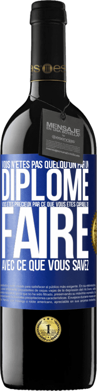 39,95 € | Vin rouge Édition RED MBE Réserve Vous n'êtes pas quelqu'un par un diplôme. Vous êtes précieux par ce que vous êtes capable de faire avec ce que vous savez Étiquette Bleue. Étiquette personnalisable Réserve 12 Mois Récolte 2015 Tempranillo