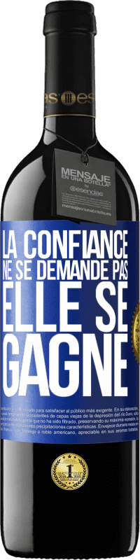 Envoi gratuit | Vin rouge Édition RED MBE Réserve La confiance ne se demande pas, elle se gagne Étiquette Bleue. Étiquette personnalisable Réserve 12 Mois Récolte 2014 Tempranillo