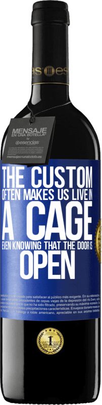 39,95 € 送料無料 | 赤ワイン REDエディション MBE 予約する 慣習により、ドアが開いていることを知っていても、私たちはしばしばcageの中に住むようになります 青いタグ. カスタマイズ可能なラベル 予約する 12 月 収穫 2016 Tempranillo