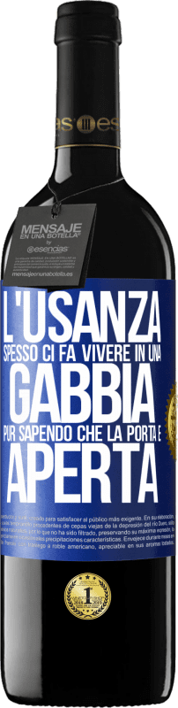 Spedizione Gratuita | Vino rosso Edizione RED MBE Riserva L'usanza spesso ci fa vivere in una gabbia pur sapendo che la porta è aperta Etichetta Blu. Etichetta personalizzabile Riserva 12 Mesi Raccogliere 2014 Tempranillo