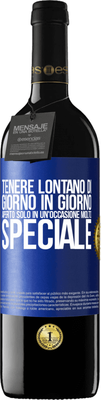 39,95 € | Vino rosso Edizione RED MBE Riserva Tenere lontano di giorno in giorno. Aperto solo in un'occasione molto speciale Etichetta Blu. Etichetta personalizzabile Riserva 12 Mesi Raccogliere 2015 Tempranillo