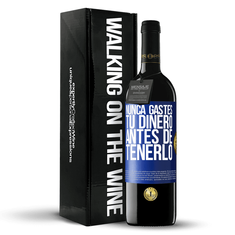 39,95 € Envío gratis | Vino Tinto Edición RED MBE Reserva Nunca gastes tu dinero antes de tenerlo Etiqueta Azul. Etiqueta personalizable Reserva 12 Meses Cosecha 2015 Tempranillo