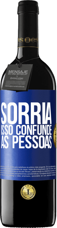 39,95 € | Vinho tinto Edição RED MBE Reserva Sorria, isso confunde as pessoas Etiqueta Azul. Etiqueta personalizável Reserva 12 Meses Colheita 2015 Tempranillo