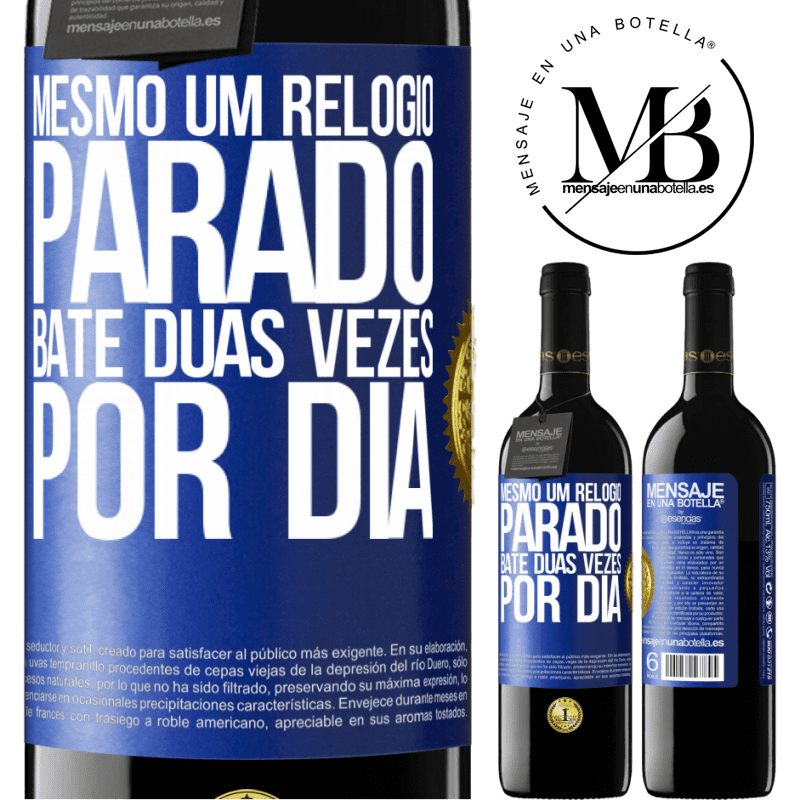 39,95 € Envio grátis | Vinho tinto Edição RED MBE Reserva Mesmo um relógio parado bate duas vezes por dia Etiqueta Azul. Etiqueta personalizável Reserva 12 Meses Colheita 2014 Tempranillo