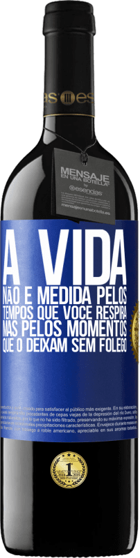 39,95 € | Vinho tinto Edição RED MBE Reserva A vida não é medida pelos tempos que você respira, mas pelos momentos que o deixam sem fôlego Etiqueta Azul. Etiqueta personalizável Reserva 12 Meses Colheita 2015 Tempranillo