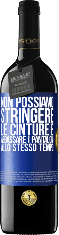 39,95 € | Vino rosso Edizione RED MBE Riserva Non possiamo stringere le cinture e abbassare i pantaloni allo stesso tempo Etichetta Blu. Etichetta personalizzabile Riserva 12 Mesi Raccogliere 2015 Tempranillo