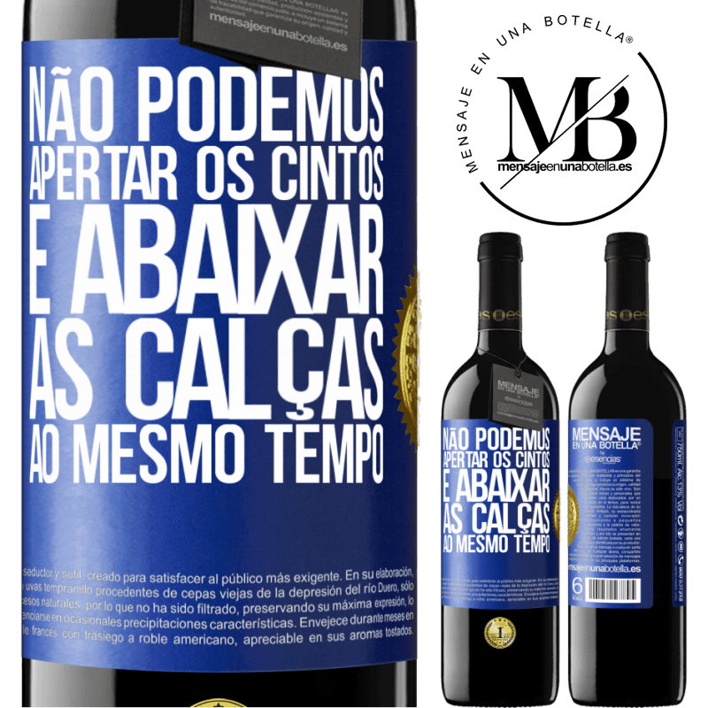 39,95 € Envio grátis | Vinho tinto Edição RED MBE Reserva Não podemos apertar os cintos e abaixar as calças ao mesmo tempo Etiqueta Azul. Etiqueta personalizável Reserva 12 Meses Colheita 2016 Tempranillo