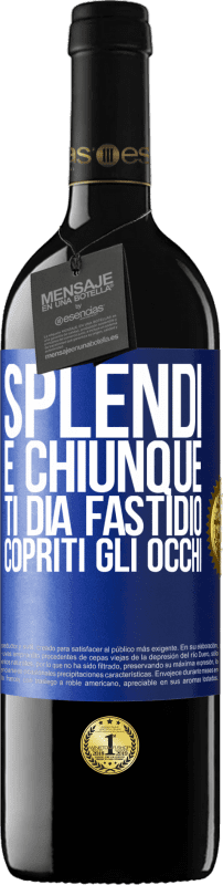 39,95 € Spedizione Gratuita | Vino rosso Edizione RED MBE Riserva Splendi e chiunque ti dia fastidio, copriti gli occhi Etichetta Blu. Etichetta personalizzabile Riserva 12 Mesi Raccogliere 2014 Tempranillo