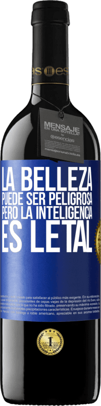 39,95 € | Vino Tinto Edición RED MBE Reserva La belleza puede ser peligrosa, pero la inteligencia es letal Etiqueta Azul. Etiqueta personalizable Reserva 12 Meses Cosecha 2016 Tempranillo