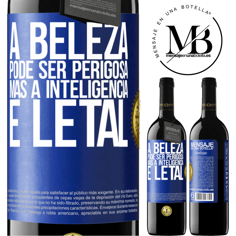 39,95 € Envio grátis | Vinho tinto Edição RED MBE Reserva A beleza pode ser perigosa, mas a inteligência é letal Etiqueta Azul. Etiqueta personalizável Reserva 12 Meses Colheita 2015 Tempranillo