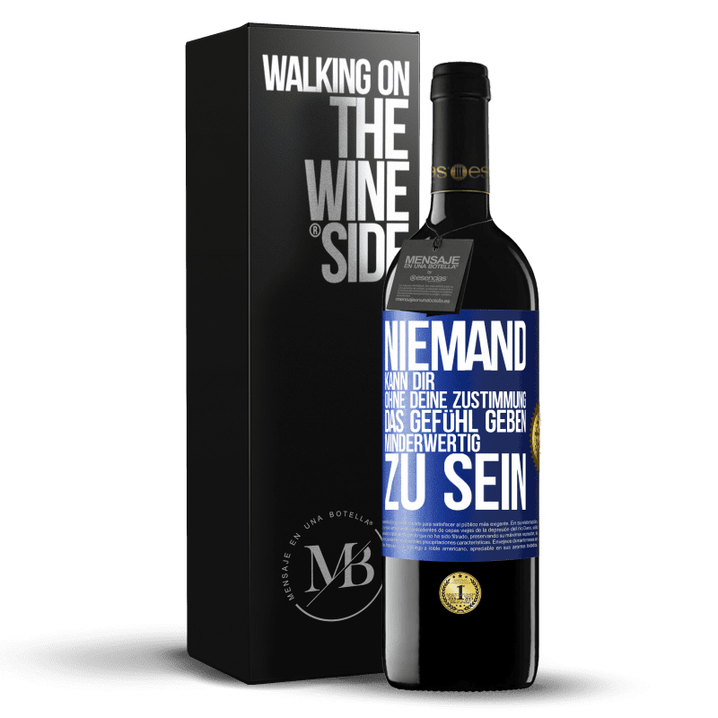 39,95 € Kostenloser Versand | Rotwein RED Ausgabe MBE Reserve Niemand kann dir, ohne deine Zustimmung, das Gefühl geben, minderwertig zu sein Blaue Markierung. Anpassbares Etikett Reserve 12 Monate Ernte 2016 Tempranillo