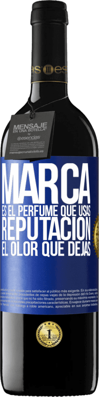 39,95 € Envío gratis | Vino Tinto Edición RED MBE Reserva Marca es el perfume que usas. Reputación, el olor que dejas Etiqueta Azul. Etiqueta personalizable Reserva 12 Meses Cosecha 2014 Tempranillo