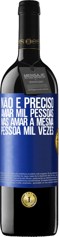 39,95 € Envio grátis | Vinho tinto Edição RED MBE Reserva Não é preciso amar mil pessoas, mas amar a mesma pessoa mil vezes Etiqueta Azul. Etiqueta personalizável Reserva 12 Meses Colheita 2016 Tempranillo