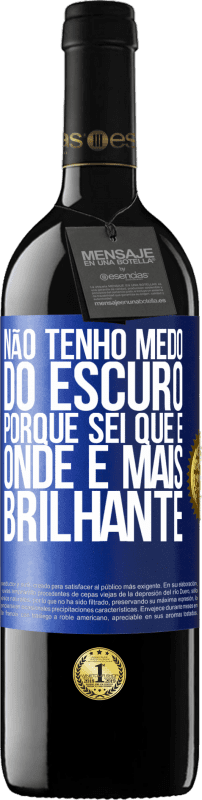 39,95 € | Vinho tinto Edição RED MBE Reserva Não tenho medo do escuro, porque sei que é onde é mais brilhante Etiqueta Azul. Etiqueta personalizável Reserva 12 Meses Colheita 2015 Tempranillo