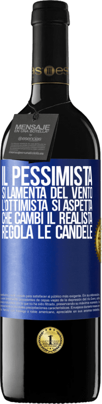 39,95 € Spedizione Gratuita | Vino rosso Edizione RED MBE Riserva Il pessimista si lamenta del vento l'ottimista si aspetta che cambi il realista regola le candele Etichetta Blu. Etichetta personalizzabile Riserva 12 Mesi Raccogliere 2015 Tempranillo