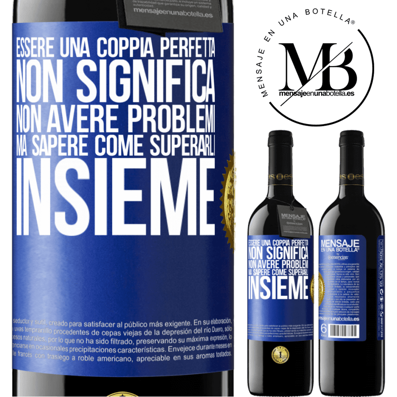 39,95 € Spedizione Gratuita | Vino rosso Edizione RED MBE Riserva Essere una coppia perfetta non significa non avere problemi, ma sapere come superarli insieme Etichetta Blu. Etichetta personalizzabile Riserva 12 Mesi Raccogliere 2015 Tempranillo