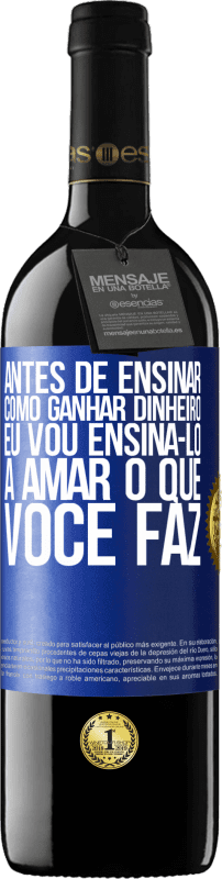 39,95 € Envio grátis | Vinho tinto Edição RED MBE Reserva Antes de ensinar como ganhar dinheiro, eu vou ensiná-lo a amar o que você faz Etiqueta Azul. Etiqueta personalizável Reserva 12 Meses Colheita 2016 Tempranillo