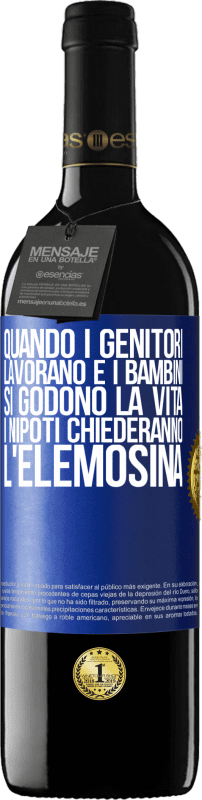 39,95 € | Vino rosso Edizione RED MBE Riserva Quando i genitori lavorano e i bambini si godono la vita, i nipoti chiederanno l'elemosina Etichetta Blu. Etichetta personalizzabile Riserva 12 Mesi Raccogliere 2015 Tempranillo